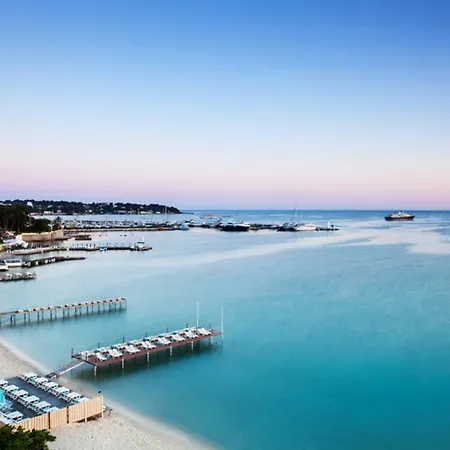 Stylish White And Red Juan-les-Pins