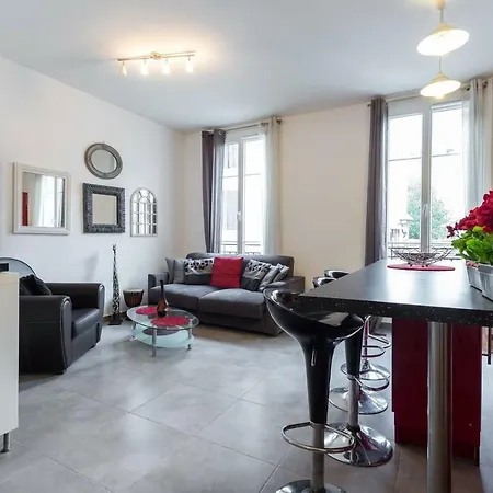 Stylish White And Red Lägenhet *