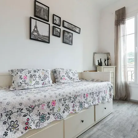 Lägenhet Stylish White And Red