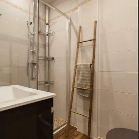 Lägenhet Stylish White And Red Juan-les-Pins