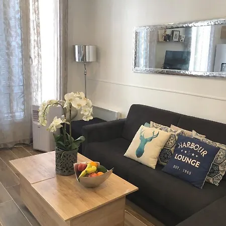 Lägenhet Stylish White And Red Juan-les-Pins